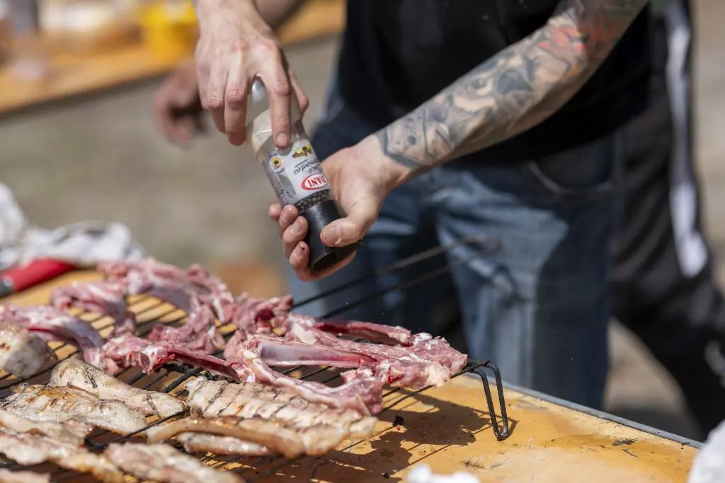 Barbacoa-carne-salpimentado-fuego-experiencia-cardedeu.webp